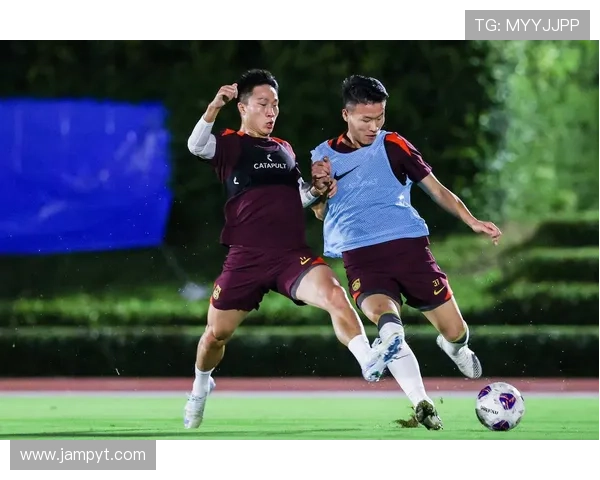 中国足球队迎战强敌备战世界杯预选赛 目标直指晋级决赛圈 中国足球队迎战强敌备战世界杯预选赛 目标直指晋级决赛圈