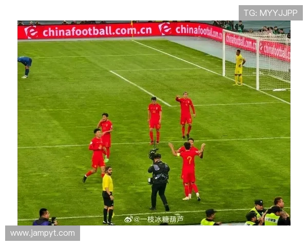 国足新星闪耀赛场全场最佳助球队逆转取胜点燃球迷激情