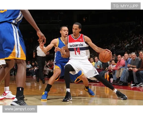 勇士迎来阵容调整新动态库里带队冲击季后赛取得关键连胜势头强劲