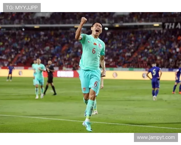 国足逆转晋级十二强赛奋战再燃全国球迷激情澎湃难忘时刻胜利之夜