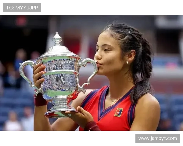 网球新星崛起:年轻选手勇夺大满贯首冠刷新历史纪录 网球新星崛起:年轻选手勇夺大满贯首冠刷新历史纪录